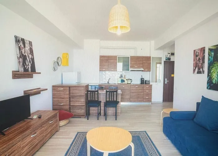 The Pearl By The Sea *